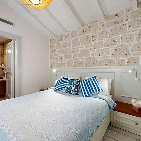 Hotel Rhodium *