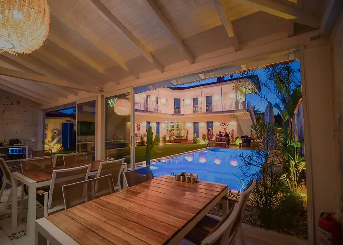 Отель Rhodium Алачати